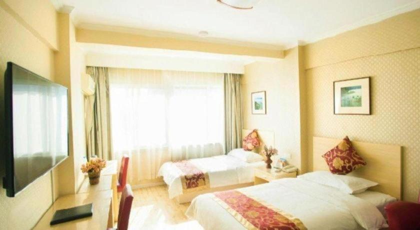 Super 8 Hotel Chengde Imperial Summer Resort Bagian luar foto