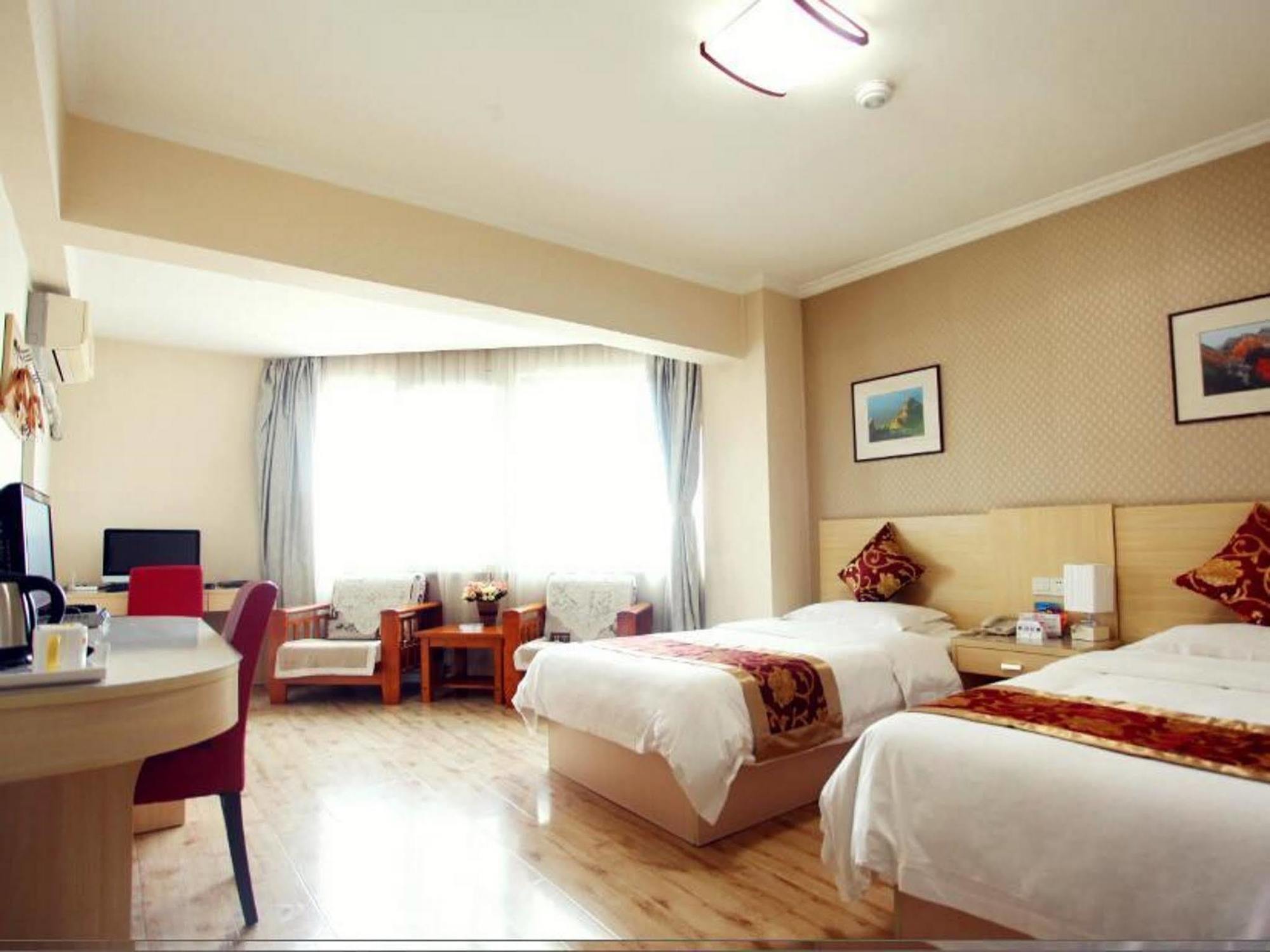 Super 8 Hotel Chengde Imperial Summer Resort Bagian luar foto